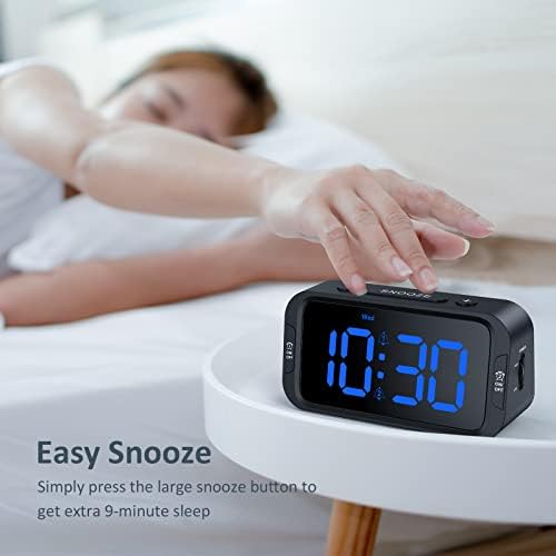 Двойна digital alarm clock Odokee за спални, Лесно адаптивни, по-Слаби от 0-, USB зарядно устройство, може да се